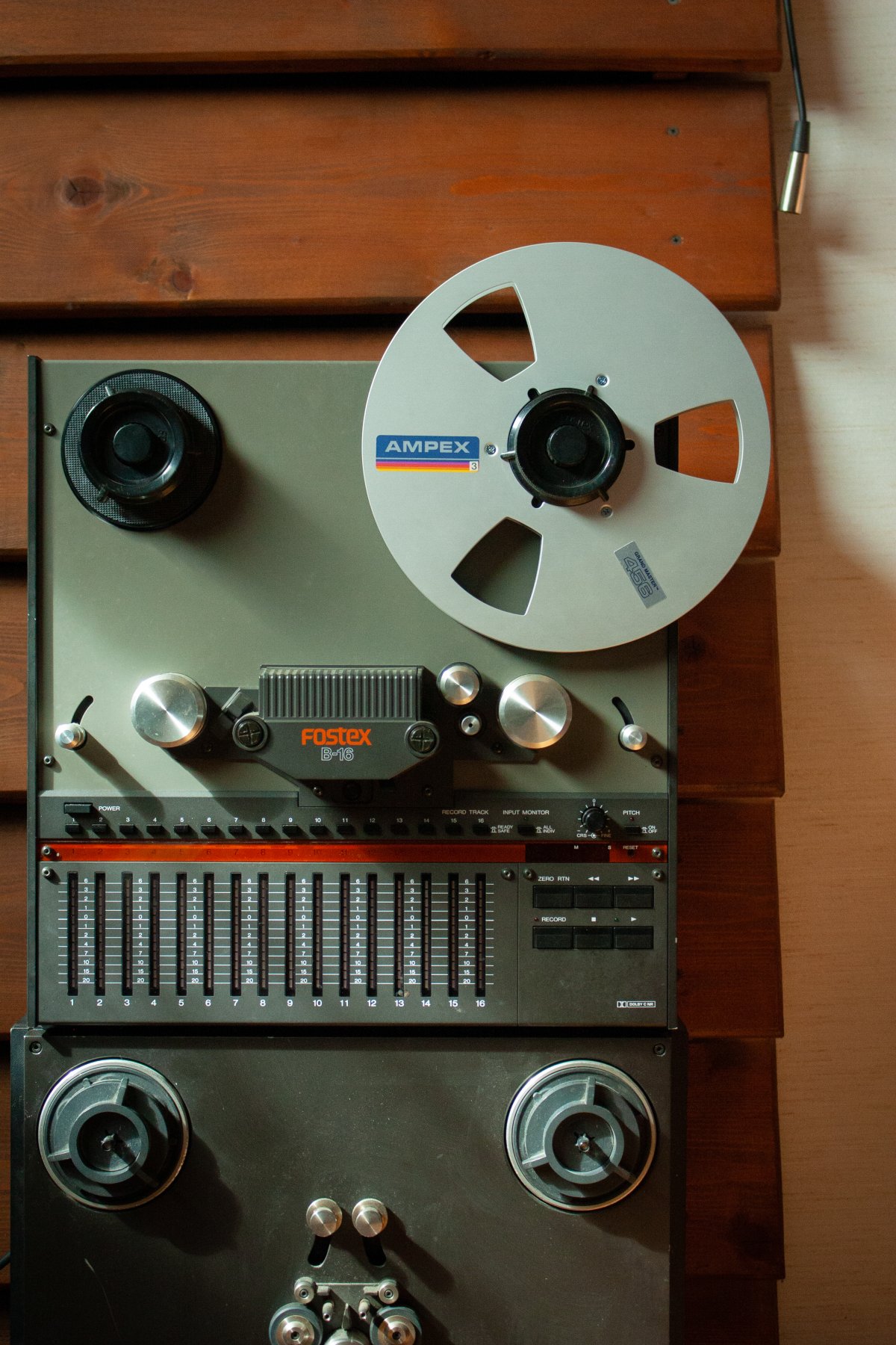 Soundlab Studio Magnétophone Fostex B-16 Soundlab Studio Magnétophone Fostex B-16 Dolby C NR bandes magnétiques Ampex Grand Master 16 pistes enregistrements audio analogique